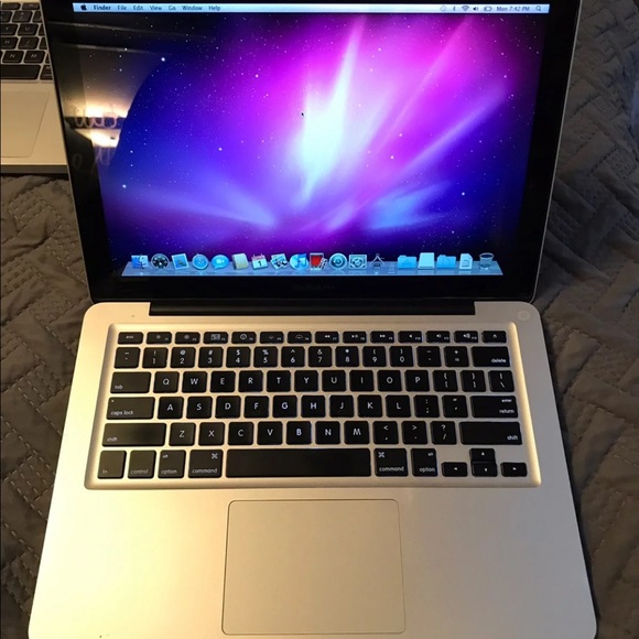 MacBook Pro 2011 - Picture 1 of 7